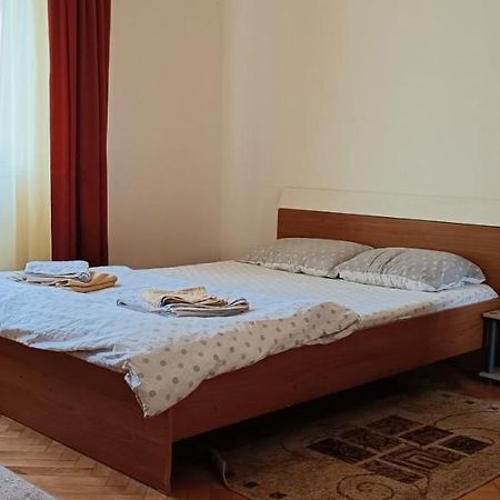Апартаменти Lora'S House Орадя Екстер'єр фото